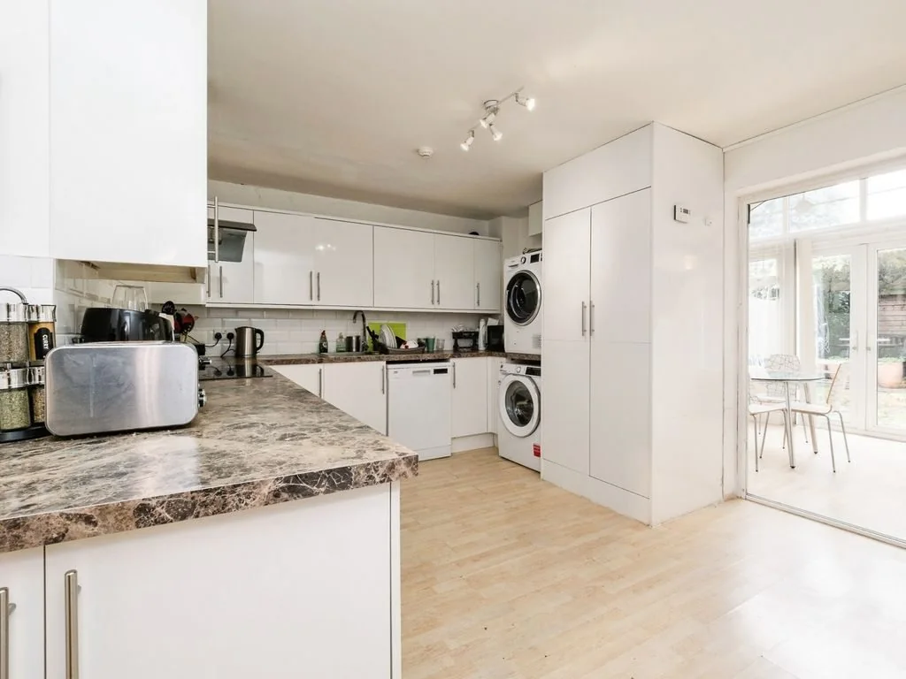 Petsworth Way House photo 2